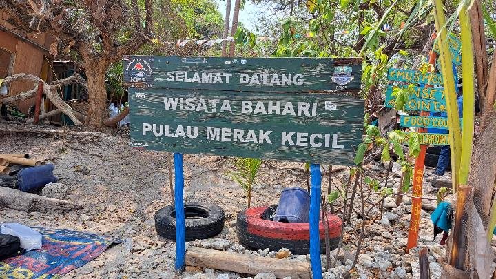 Jelajah Pulau Merak Kecil: Surga Tersembunyi Berpasir Putih dan Air Biru di Selat Sunda - 3