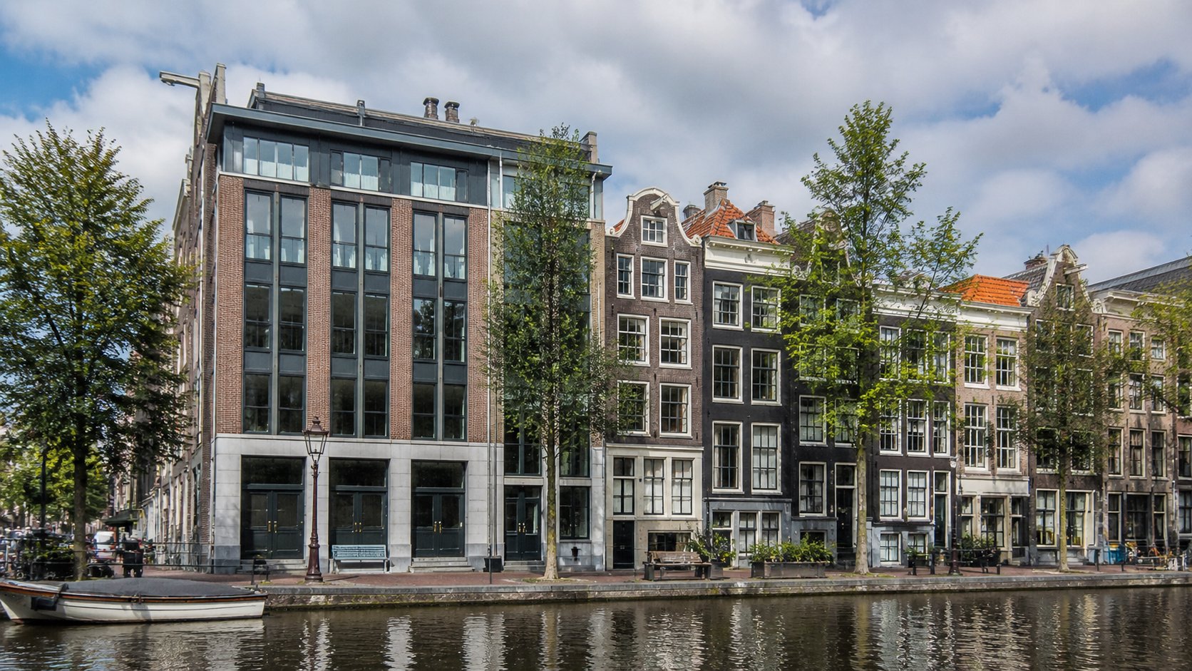 Behind the Hidden Door: A Quiet Encounter at Anne Frank House