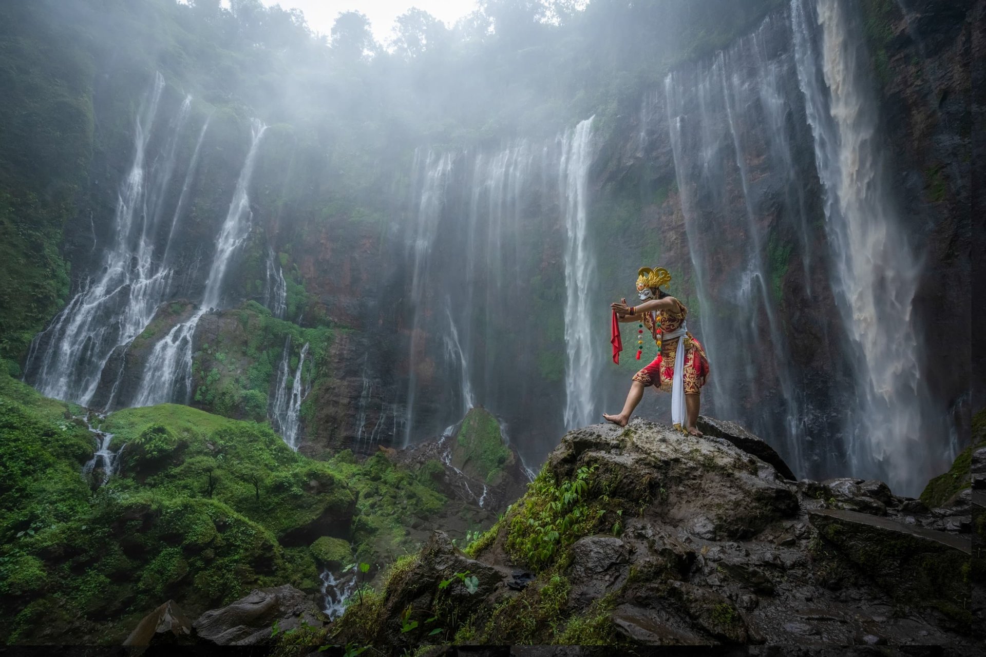 Air Terjun Tumpak Sewu Keajaiban Tirai Air Terindah di Jawa Timur