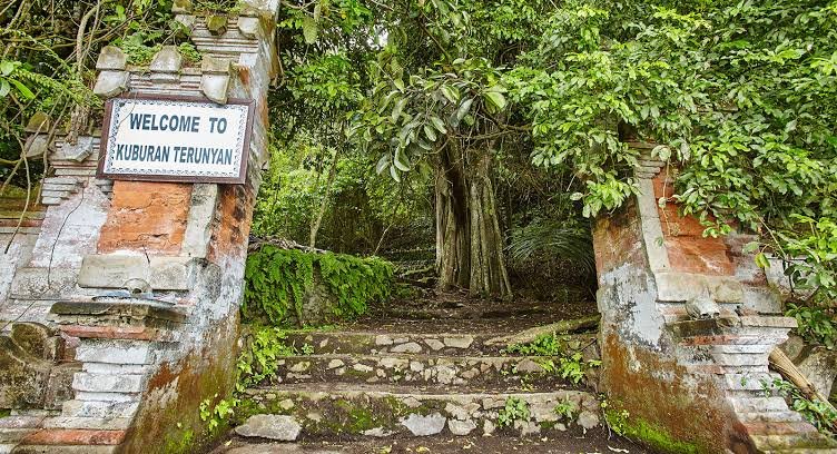 Pemakaman Unik di Desa Trunyan, Kintamani, Bangli