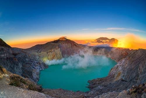 Pesona Wisata Kawah Gunung Ijen
